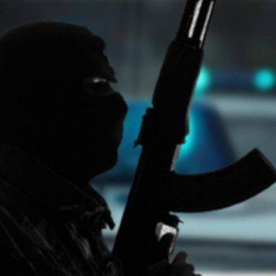 Τρόμος από την συμμορία με τα καλάσνικοφ και την χειροβομβίδα!