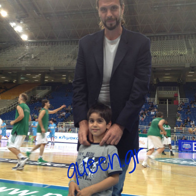 Αρχηγού παρόντος πάσα αρχή παυσάτω ..