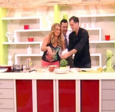 Ναταλία Γερμανού: Έκαψε το χέρι της στον ‘αέρα’ της εκπομπής της