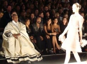 Ποια είναι πραγματικά η δουλειά ενός στυλίστα (εκτός από το να σχολιάζει σε τηλεπαράθυρα);