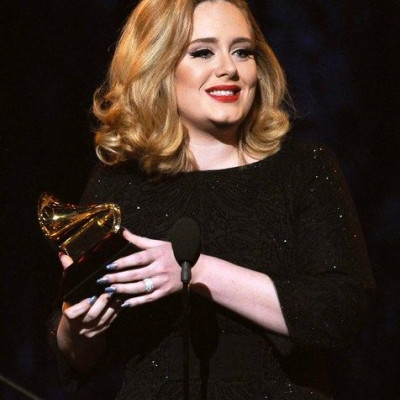 Η Adele ξεπέρασε ακόμα και τον Michael Jackson
