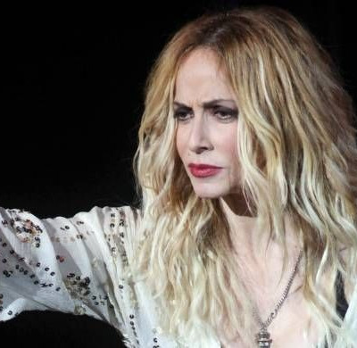 Δύσκολες ώρες για τον πατέρα της Άννας Βίσση – Εσπευσμένα στην Κύπρο η τραγουδίστρια