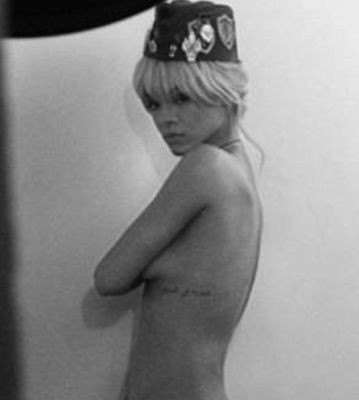 Rihanna: Topless στο Esquire