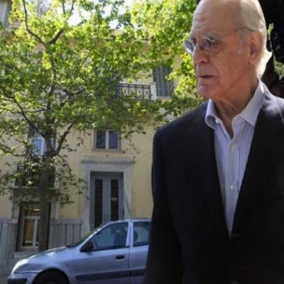 Βαριά «καμπάνα» στον Άκη για το κινητό