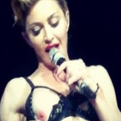 Η Madonna σόκαρε 50.000 Τούρκους δείχνοντας το στήθος της!
