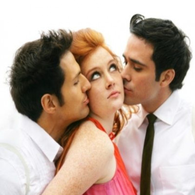 Mε χώρισε πριν από ένα χρόνο. Μόλις μπήκε κάποιος άλλος στη ζωή μου(γνωστός του), άρχισε να με τσιγκλάει!