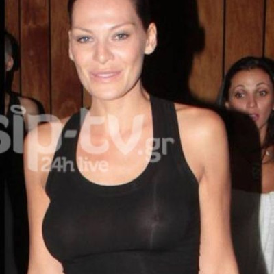 Υβόννη Μπόσνιακ: Έβαλε τέλος στις φήμες και… έβγαλε το εσώρουχό της!