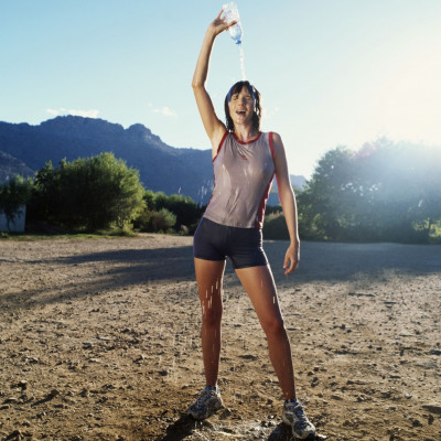 Πως να μείνετε fit παρά τον καύσωνα