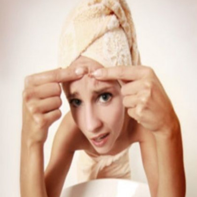 SOS: τεράστιο σπυράκι στο προσκήνιο- Εξαφανίστε το!