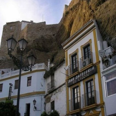 Πόλη κρυμμένη στο βράχο!