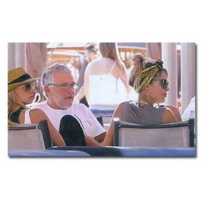 Ζήνα- Λύρας: Μεσημεριανός καφές στην παραλία