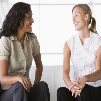 Είμαι 6 χρόνια με κάποια που έχει πάει μόνο με έναν άντρα πριν από μένα. Την άκουσα να λέει σε μια φίλη ότι ζηλεύει τις εμπειρίες της!