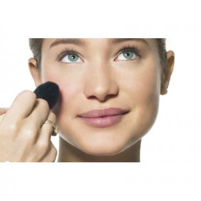 Πώς φοράμε σωστά το blush και το κραγιόν;