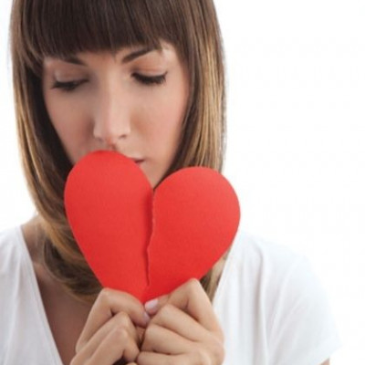 Βέβαια για να το πάει πιο σοβαρά ούτε λόγος. Αυτός λέει ότι είναι μικρός για την ευθύνη μιας οικογένειας. Υπάρχει μέλλον;