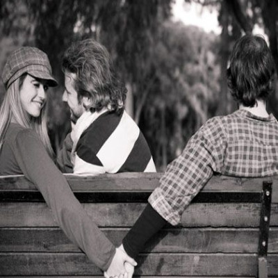 Eπειδή αισθανόταν πίεση και δεν ήθελε σχέση γενικά, το γυρίσαμε στο ελεύθερο. Την είδα όμως έξω με άλλον. Τι κάνω;