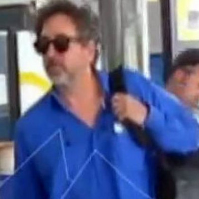 Νέα απόβαση διάσημων σταρ στην Ελλάδα. Στην Κέρκυρα ο Tim Burton