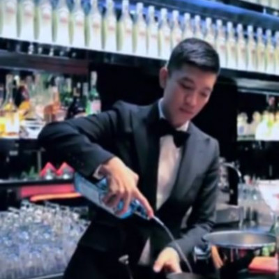 Brian Boy: O διασημότερος fashion blogger έγινε μπάρμαν για την Dolce&Gabbana