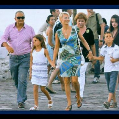 Κώστας Καραμανλής-Ντάσα Παζαΐτη: Με τα παιδιά τους στη Μύκονο!
