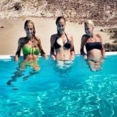 Ντορέττα Παπαδημητρίου- Πηνελόπη Αναστασοπούλου: Φόρεσαν τα sexy μαγιό τους! (φωτό)