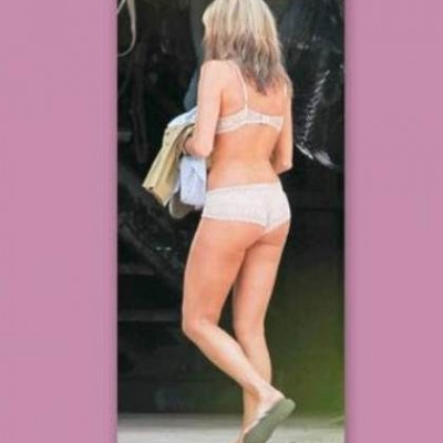 Ηθοποιός κυκλοφορεί με τα εσώρουχα στο διάλειμμα γυρισμάτων!