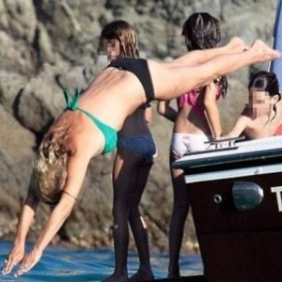 Τι κι αν φτάνει τα 40… πηδάει από το σκάφος και μας εντυπωσιάζει!