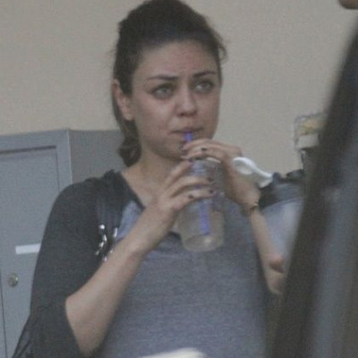 Mila Kunis: αμακιγιάριστη και εξαντλημένη