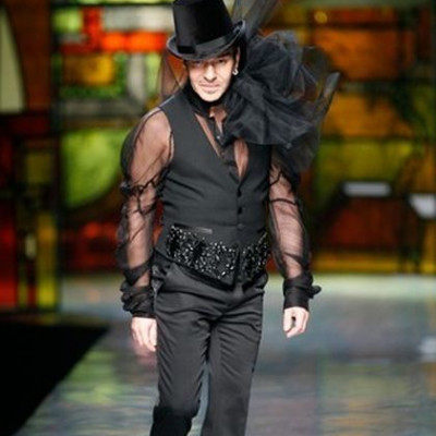 John Galliano: Του αφαίρεσαν το μετάλλιο της Λεγεώνας της Τιμής