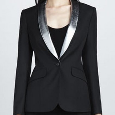 Αναβαθμίστε το παλιό μπλέιζερ σας με μεταλλικές λεπτομέρειες