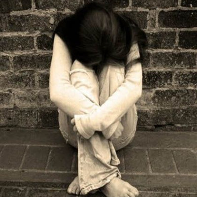 Ήταν ο πρώτος μου αλλά με είδε σαν μία ξεπέτα... Εγώ δεν μπορώ να πάω παρακάτω χρόνια τώρα...