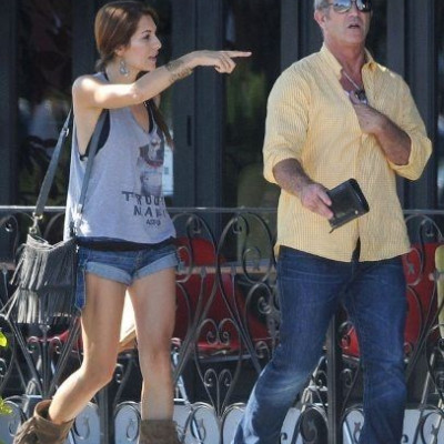 Μel Gibson: Ακόμα και στα 56 του παραμένει αθεράπευτος... γυναικάς!