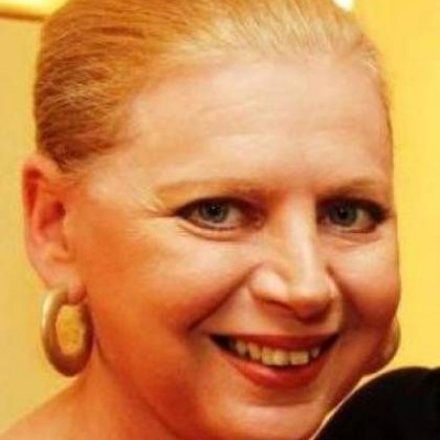 Δείτε την Έλενα Ακρίτα να παρουσιάζει τηλεπαιχνίδι στην ΕΡΤ πριν 27 χρόνια