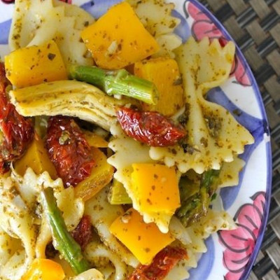 «Φιογκάκια» με ζουμερά λαχανικά για fit μακαρονάδες