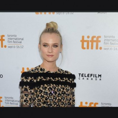 Αντιγράψτε το look: το girly (πανεύκολο) σινιόν της Diane Kruger