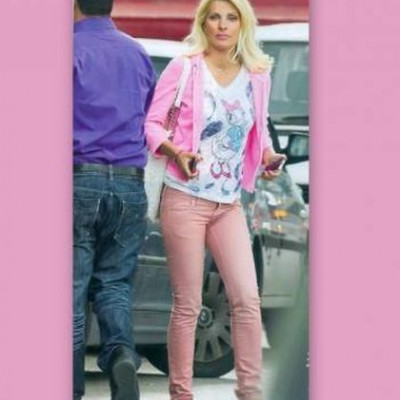 Ελένη Μενεγάκη: Με δυο κινητά έτοιμα για δουλειά!