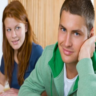 Πριν από ένα χρόνο μου έδειχνε μεγάλο ενδιαφέρον... μου κάνει συνεχώς like αλλά δεν μου μιλάει καν!