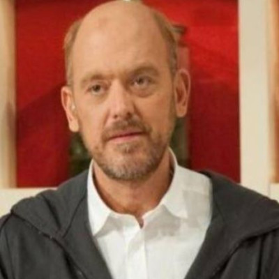 Στέλιος Παρλιάρος: «Δεν είχα χρήματα ούτε για φορτηγάκι και μετέφερα τα γλυκά από το εργαστήριό μου με ταξί στο Κολωνάκι»