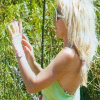 Ελένη Μενεγάκη: Δεν αφήνει το κινητό από τα χέρια της