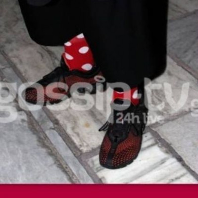 Πήγε στο Ηρώδειο με αυτές τις κάλτσες! (φωτό)