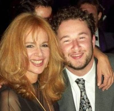 Η ζωή της Αλίκης Βουγιουκλάκη και η σελίδα στο facebook