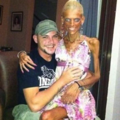 Tα μηνύματα αγάπης και οι αφιερώσεις στο facebook στη Νανά Καραγιάννη από τον άντρα της!