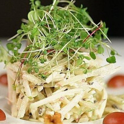 Σαλάτα Waldorf: Ο chef του ξενοδοχείου που τα ξεκίνησε όλα δείχνει την συνταγή