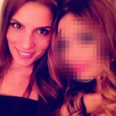 Ποιας τραγουδίστριας είναι αδελφή η κοπέλα της φωτογραφίας;