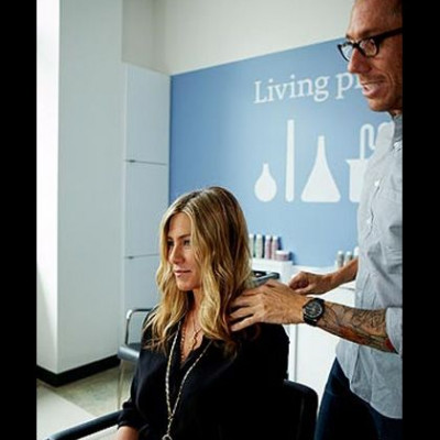Jennifer Aniston: Ήρθε η ώρα να εκμεταλλευτεί τη φήμη των μαλλιών της