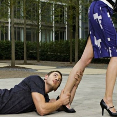 Τι θέλει επιτέλους από εμένα; Με έχει τρελάνει αυτό το μία έτσι μία αλλιώς!