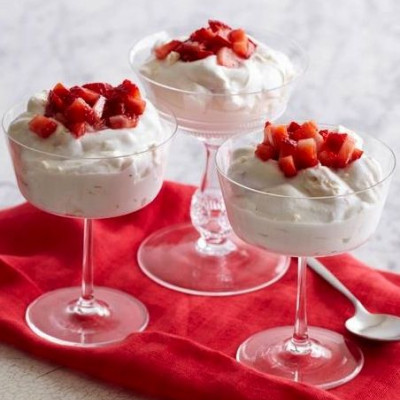 Eton Mess: μαρέγκα, κρέμα και φράουλες σε έναν παραδεισένιο συνδυασμό