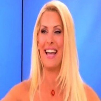 Στην υγειά σου Ελενάρα! Να πάνε τα φαρμάκια κάτω!