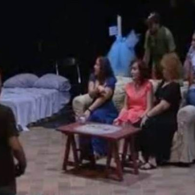 Όταν ο Μουτσινάς κερατώνει τη Μακρυπούλια με την Οικονομάκου!