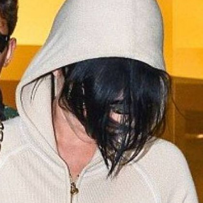 Κι έκρυψε το πρόσωπό της…