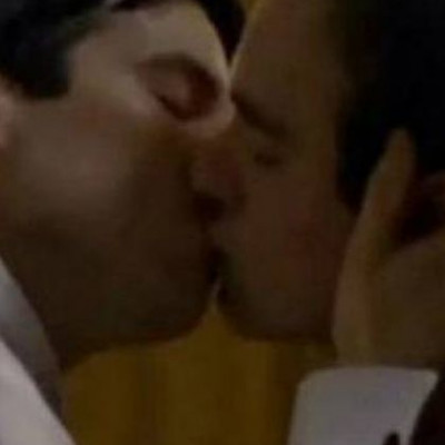 «Αδειάζει» τον Κώστα Σπυρόπουλο για το gay φιλί η ΕΡΤ