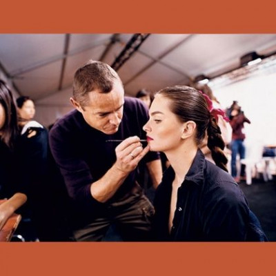 5 χρήσιμα tips για να επιλέξετε - και να φορέσετε- το lip gloss σας